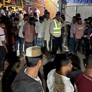 চাপা দিয়ে ৭ জনকে আহত করায় ট্রাকচালককে পিটিয়ে হত্যা