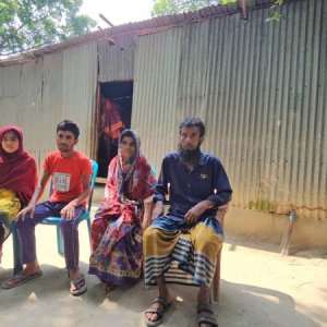এক পরিবারের চারজনই প্রতিবন্ধী: জরাজীর্ণ ঘরে মানবেতর জীবন