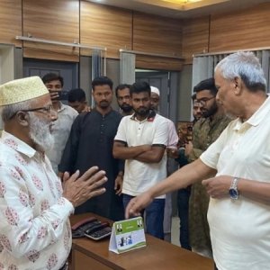 কলেজে হামলা, এমপির মধ্যস্থতায় ছাত্রদল নেতাদের ক্ষমা করলেন অধ্যক্ষ