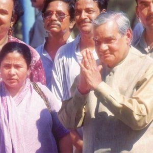 পশ্চিমবঙ্গে বিজেপিকে নিয়ে বাজপেয়ীর সেই আক্ষেপ কি ঘুচবে?
