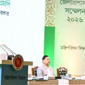 সরকার রাজনৈতিক পরিচয়ে বৈষম্য চায় না: প্রধানমন্ত্রী