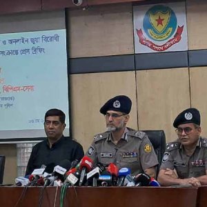 তালিকাভুক্ত ৫৪ চাঁদাবাজসহ ডিএমপির অভিযানে গ্রেফতার ১৪৮