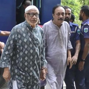 শেখ হাসিনাসহ আ.লীগের ২৬২ নেতাকর্মীর বিরুদ্ধে গ্রেফতারি পরোয়ানা জারি
