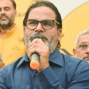 বিজয়ের জয় নিয়ে ২০২৫ সালে করা প্রশান্ত কিশোরের ভবিষ্যদ্বাণী ভাইরাল