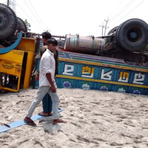 সিএনজি অটোরিকশায় ট্রাকচাপা, ৩ জন নিহত