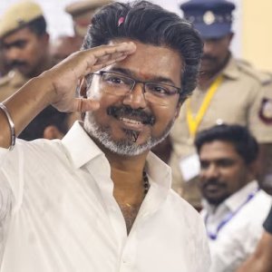 কংগ্রেসের সঙ্গেই কি তাহলে জোট বাঁধছেন বিজয়