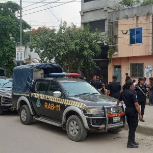 নারায়ণগঞ্জে সন্ত্রাসীদের হামলায় ৩ র‌্যাব সদস্য আহত