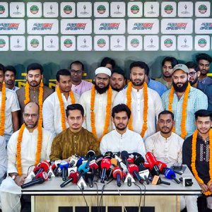 সব জায়গায় নিজেদের লোক বসিয়ে দিচ্ছে সরকার: আসিফ মাহমুদ