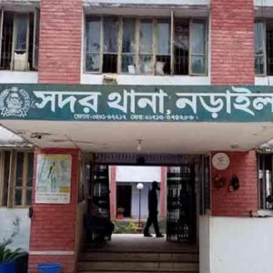 বেড়াতে গিয়ে স্ত্রীকে কুপিয়ে হত্যা, স্বামীকে ধরে পুলিশ দিলেন স্বজনরা