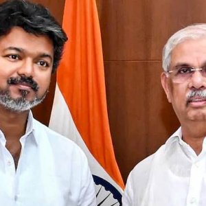 ‘সরে দাঁড়ান রাজ্যপাল, বিজয়ের জনমত রয়েছে’