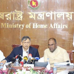 সিলেটে সীমিত আকারে পাথর উত্তোলনের উদ্যোগ: স্বরাষ্ট্রমন্ত্রী 