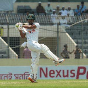 মুমিনুল-শান্তর জুটি একশ ছাড়ালো