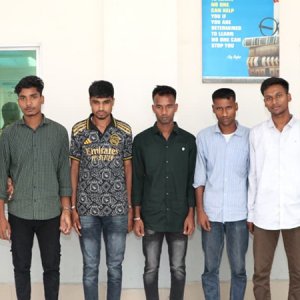 ১৮ লাখ টাকায় পাসের চুক্তি, কনস্টেবল নিয়োগ পরীক্ষায় ডিভাইসসহ আটক ৫