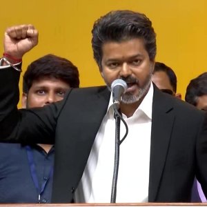 মাদকের বিরুদ্ধে কঠোর অবস্থানের ঘোষণা বিজয়ের
