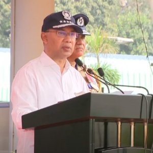 পুলিশকে জনগণের বিরুদ্ধে ব্যবহার ঠেকাতে অঙ্গীকারের আহ্বান প্রধানমন্ত্রীর
