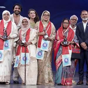 স্বপ্নজয়ী মা সম্মাননা পেলেন তারা