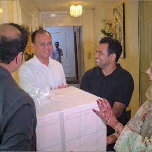 সেই নবদম্পতিকে কী উপহার দিলেন প্রধানমন্ত্রী