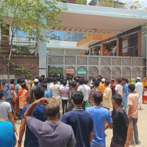 যেখানে কাজ করেন সেই কারখানায় মিললো কর্মকর্তার ঝুলন্ত লাশ