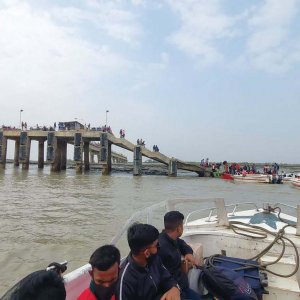 সন্দ্বীপের কুমিরা-গুপ্তছড়া নৌপথে ঘোষণা ছাড়াই স্পিডবোট বন্ধ