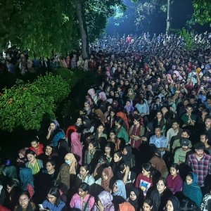শিক্ষার্থীকে ধর্ষণচেষ্টার প্রতিবাদে উত্তাল জাহাঙ্গীরনগর বিশ্ববিদ্যালয়
