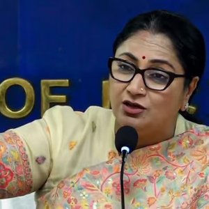 দিল্লিতে সপ্তাহে ২ দিন বাসা থেকে কাজের নির্দেশ
