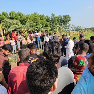 অনুষ্ঠানে গিয়ে নিখোঁজ মা-মেয়ে, ১০ দিন পর মাটি খুঁড়ে লাশ বের করলো কুকুর