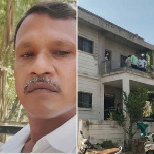 স্ত্রীর সামনে অপমান করায় বাবা-মাকে পিটিয়ে হত্যা