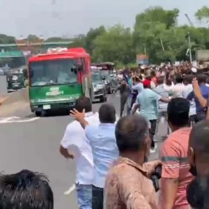 প্রধানমন্ত্রীকে স্বাগত জানাতে ঢাকা-চট্টগ্রাম মহাসড়কে নেতাকর্মীদের ঢল