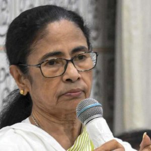 যারা যেতে চায়, চলে যাক: ভরাডুবির পর দল গোছানোর বার্তা মমতার