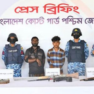 করিম-শরীফ বাহিনীর দুই সদস্য আটক, জিম্মি ৪ জন উদ্ধার