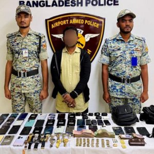 শাহজালালে অজ্ঞান পার্টির মূলহোতা গ্রেফতার, ৫৫টি মোবাইল ফোন উদ্ধার
