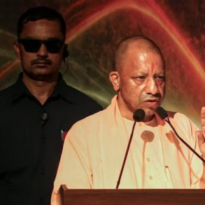 রাস্তায় নামাজ পড়া নিয়ে যোগী আদিত্যনাথের হুঁশিয়ারি
