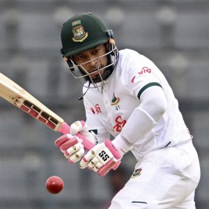 ইতিহাসের পাতায় মুশফিক