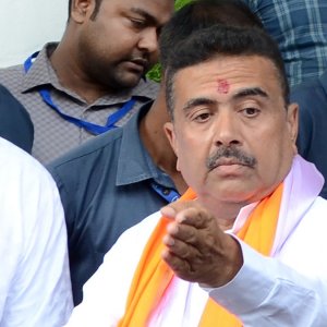 ইমাম ও পুরোহিতদের ভাতা বন্ধ করলো শুভেন্দু সরকার