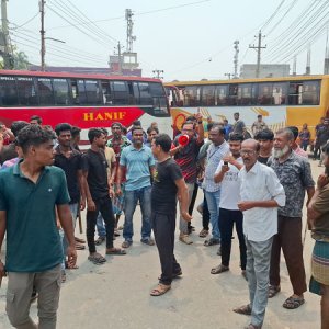 নওগাঁ থেকে সব রুটের বাস চলাচল বন্ধ