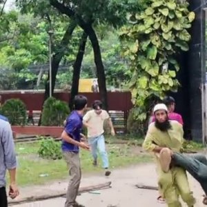 ৫ দিনেও ক্যাম্পসে ঢুকতে পারেননি ডুয়েট উপাচার্য, সংঘর্ষের ঘটনায় মামলা
