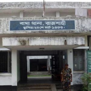 পদ্মার চরে ২ জন গুলিবিদ্ধ, একজনকে তুলে নিয়ে গেছে ডাকাতরা