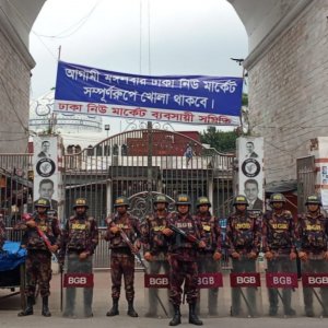 ঈদে আইনশৃঙ্খলা রক্ষা ও যানজট নিয়ন্ত্রণে বিজিবি মোতায়েন ঈদে আইনশৃঙ্খলা রক্ষা ও যানজট নিয়ন্ত্রণে বিজিবি মোতায়েন