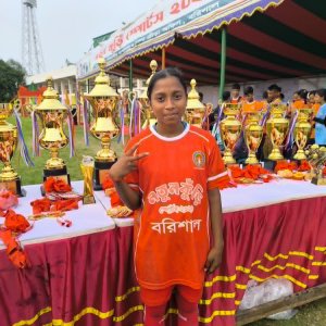 মেহেন্দিগঞ্জের শ্রাবন্তীর হ্যাটট্রিক