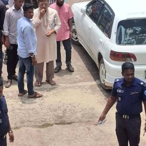 আদালত প্রাঙ্গণে বিএনপি নেতাকে লক্ষ্য করে গুলি, ২ জন গুলিবিদ্ধ