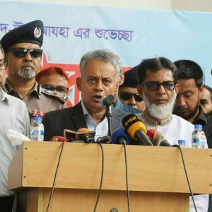 স্টেশন পরিদর্শনে এসে ট্রেন বিলম্বের কারণ জানালেন রেলমন্ত্রী