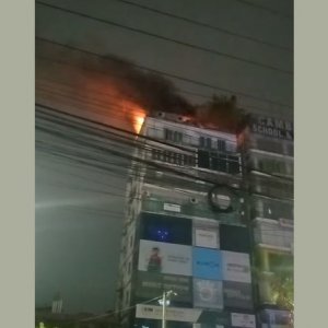মোহাম্মদপুরে ভবনে আগুন, নিয়ন্ত্রণে ২ ইউনিট