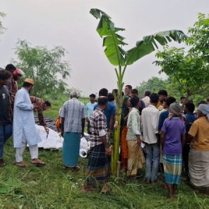 ট্রাকে করে ঈদযাত্রা, উল্টে ১৫ জন নিহত