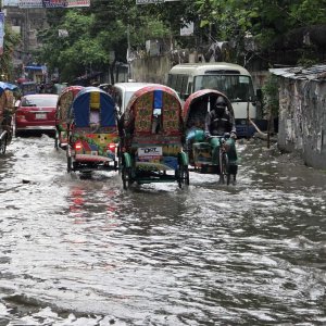 তুমুল বৃষ্টিতে রাজধানীতে জলাবদ্ধতা, ভোগান্তি