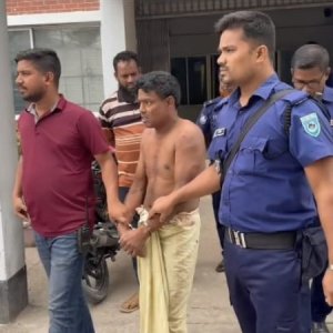 নাতনিকে ধর্ষণের অভিযোগে নানাকে গণপিটুনি, পুলিশে সোপর্দ