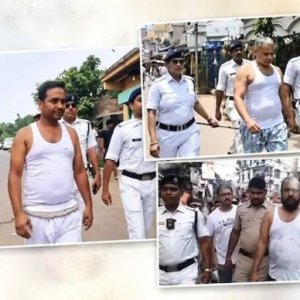 হাওড়ায় হাতকড়া ও অন্তর্বাস পরিয়ে তৃণমূলের ৩ নেতাকে রাস্তায় ঘোরালো পুলিশ