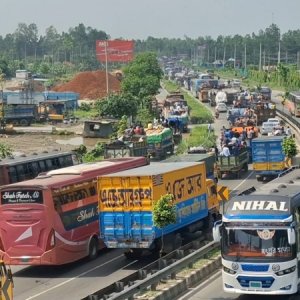 যানজট কমছে ঢাকা-টাঙ্গাইল মহাসড়কে