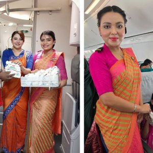 ঈদে বিমানের যাত্রীদের মাঝে উপহারসামগ্রী বিতরণ