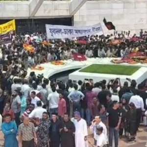 জিয়াউর রহমানের সমাধিতে নেতাকর্মীদের ঢল