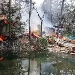 নোয়াখালীতে যুবককে পিটিয়ে হত্যা, অভিযুক্তদের বাড়িঘরে হামলা-আগুন